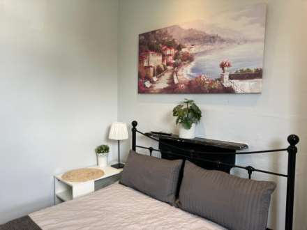 Room 2: Flat 4, 30 Stoke Road, Guildford, GU1 4HR, Image 10