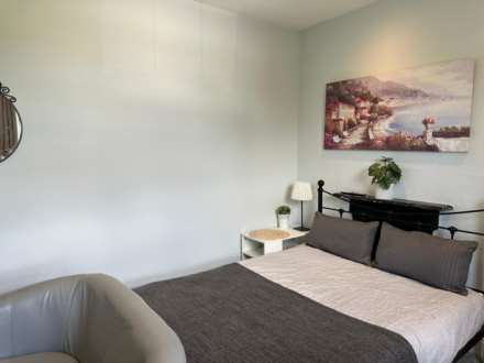 Room 2: Flat 4, 30 Stoke Road, Guildford, GU1 4HR, Image 16