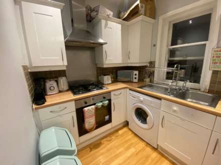 Room 3: Flat 4, 30 Stoke Road, Guildford, GU1 4HR, Image 15