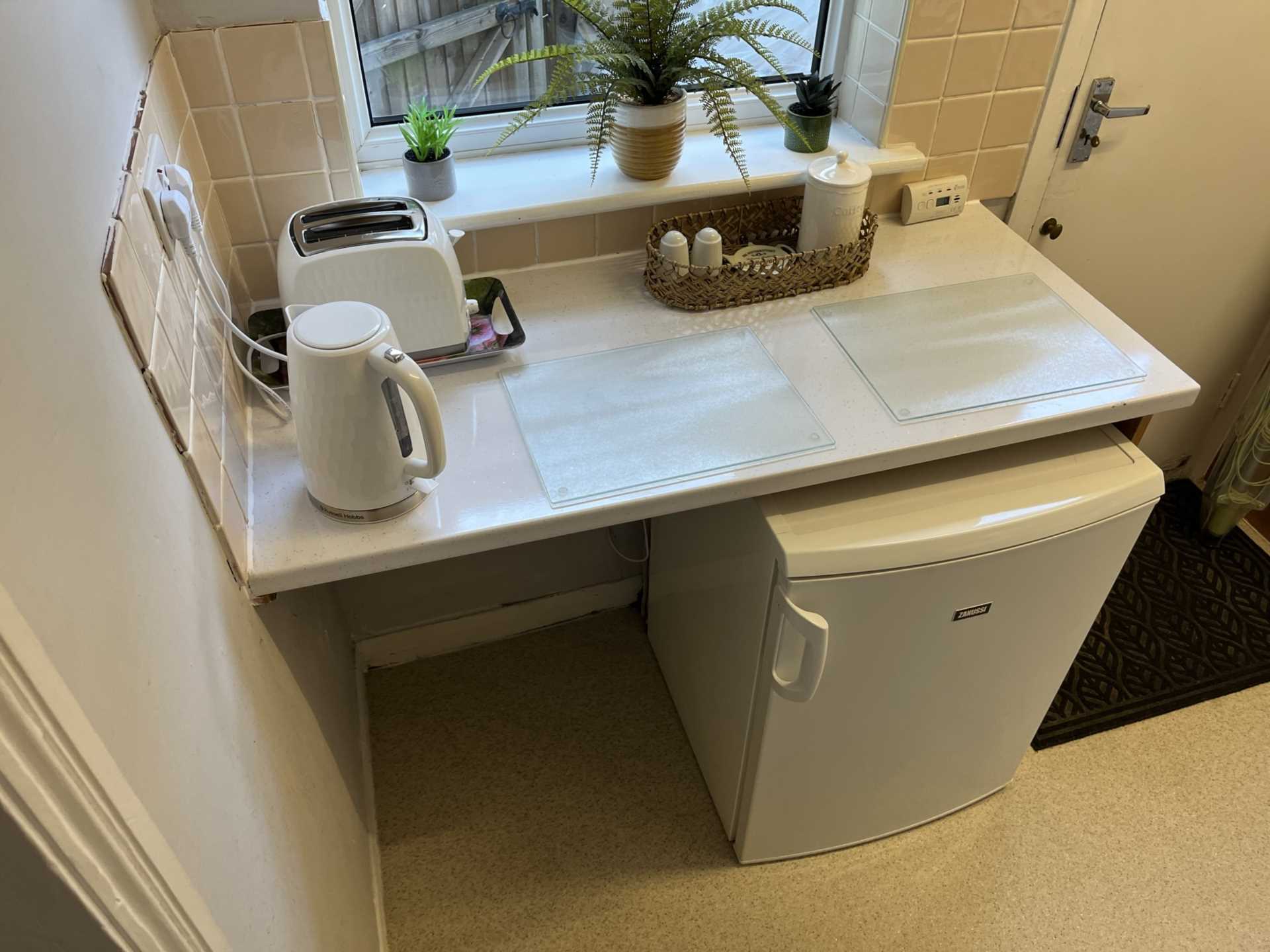 Room 3: 25 Springfield Road, Guildford, Surrey GU1 4DW, Image 14