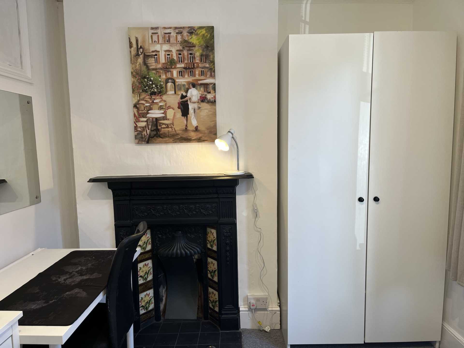 Room 3: 25 Springfield Road, Guildford, Surrey GU1 4DW, Image 4