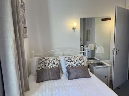 Room 3: 25 Springfield Road, Guildford, Surrey GU1 4DW