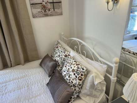 Room 3: 25 Springfield Road, Guildford, Surrey GU1 4DW, Image 2