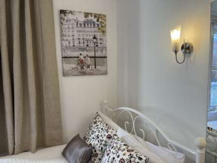 Room 3: 25 Springfield Road, Guildford, Surrey GU1 4DW, Image 3