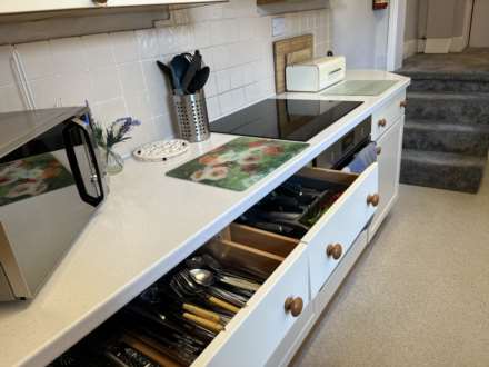 Room 5, 25 Springfield Road, Guildford, Surrey GU1 4DW, Image 10