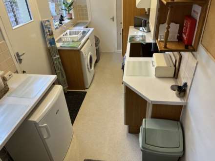 Room 5, 25 Springfield Road, Guildford, Surrey GU1 4DW, Image 11