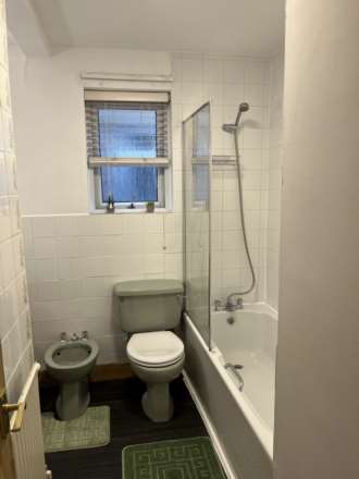 Room 5, 25 Springfield Road, Guildford, Surrey GU1 4DW, Image 15