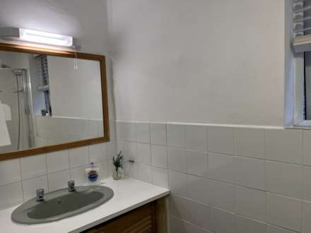 Room 5, 25 Springfield Road, Guildford, Surrey GU1 4DW, Image 16