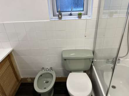Room 5, 25 Springfield Road, Guildford, Surrey GU1 4DW, Image 17