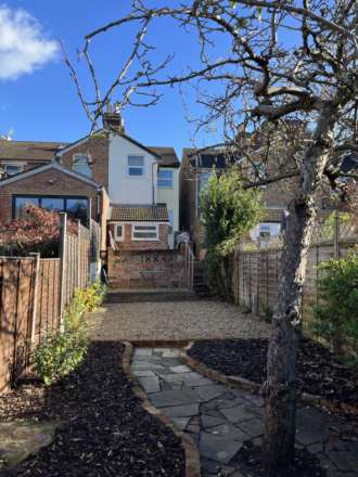 Room 5, 25 Springfield Road, Guildford, Surrey GU1 4DW, Image 18