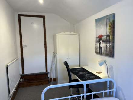Room 5, 25 Springfield Road, Guildford, Surrey GU1 4DW, Image 2