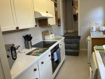 Room 5, 25 Springfield Road, Guildford, Surrey GU1 4DW, Image 9