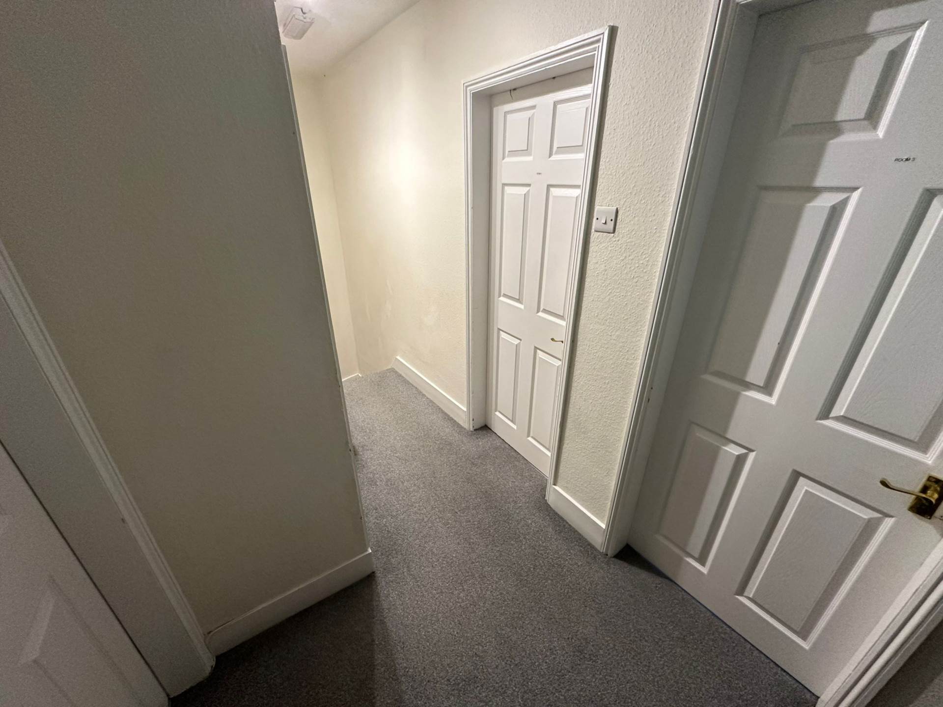 Room 1: 15 Sycamore Road, Guildford, GU1 1HJ, Image 17