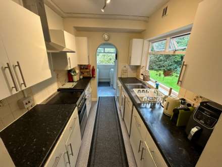 Room 1: 15 Sycamore Road, Guildford, GU1 1HJ, Image 11