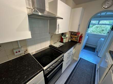 Room 1: 15 Sycamore Road, Guildford, GU1 1HJ, Image 12