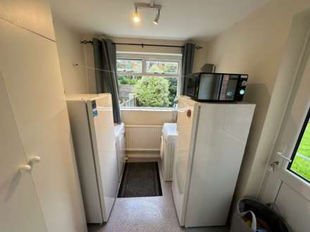 Room 1: 15 Sycamore Road, Guildford, GU1 1HJ, Image 13