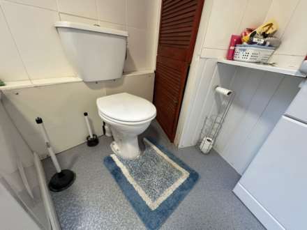 Room 1: 15 Sycamore Road, Guildford, GU1 1HJ, Image 19