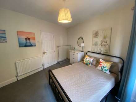 Room 1: 15 Sycamore Road, Guildford, GU1 1HJ, Image 2