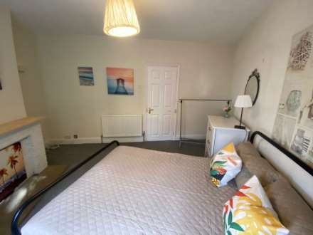 Room 1: 15 Sycamore Road, Guildford, GU1 1HJ, Image 5