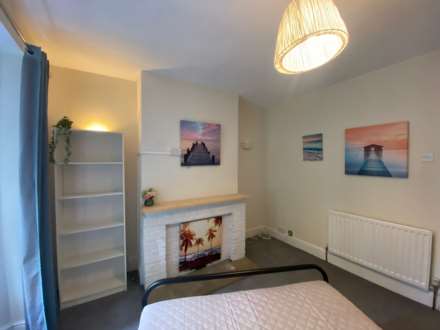 Room 1: 15 Sycamore Road, Guildford, GU1 1HJ, Image 7