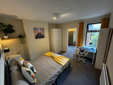 Sycamore Road, Guildford, Image 2