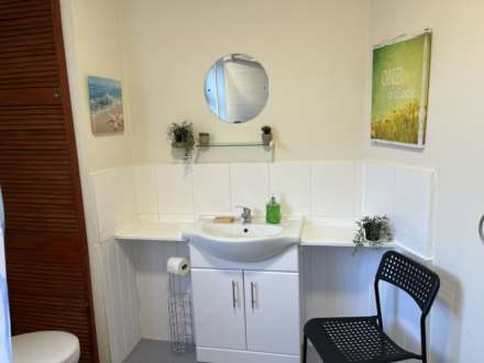 Sycamore Road, Guildford, Image 22