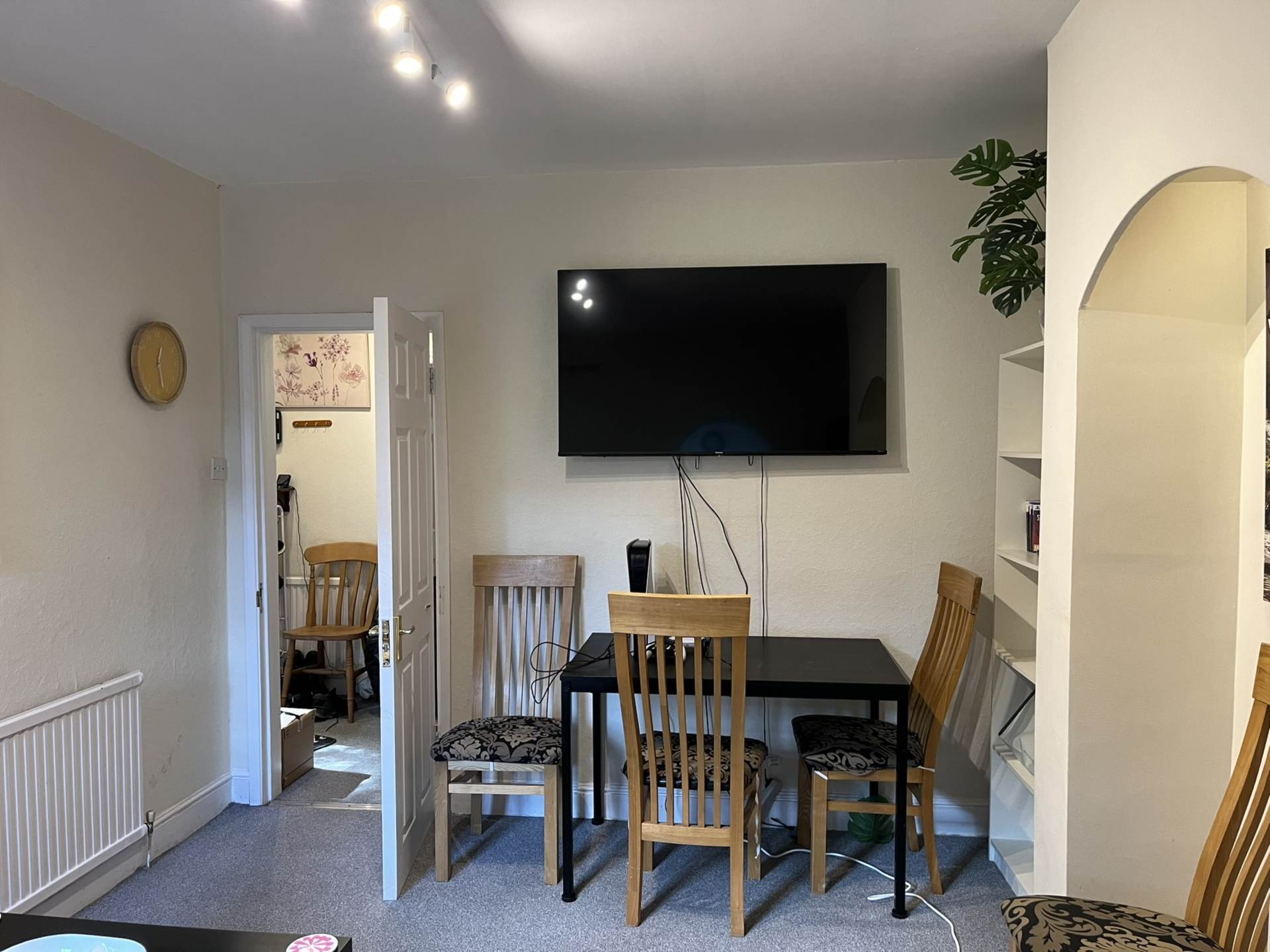Room 3: 15 Sycamore Road, Guildford, GU1 1HJ, Image 11