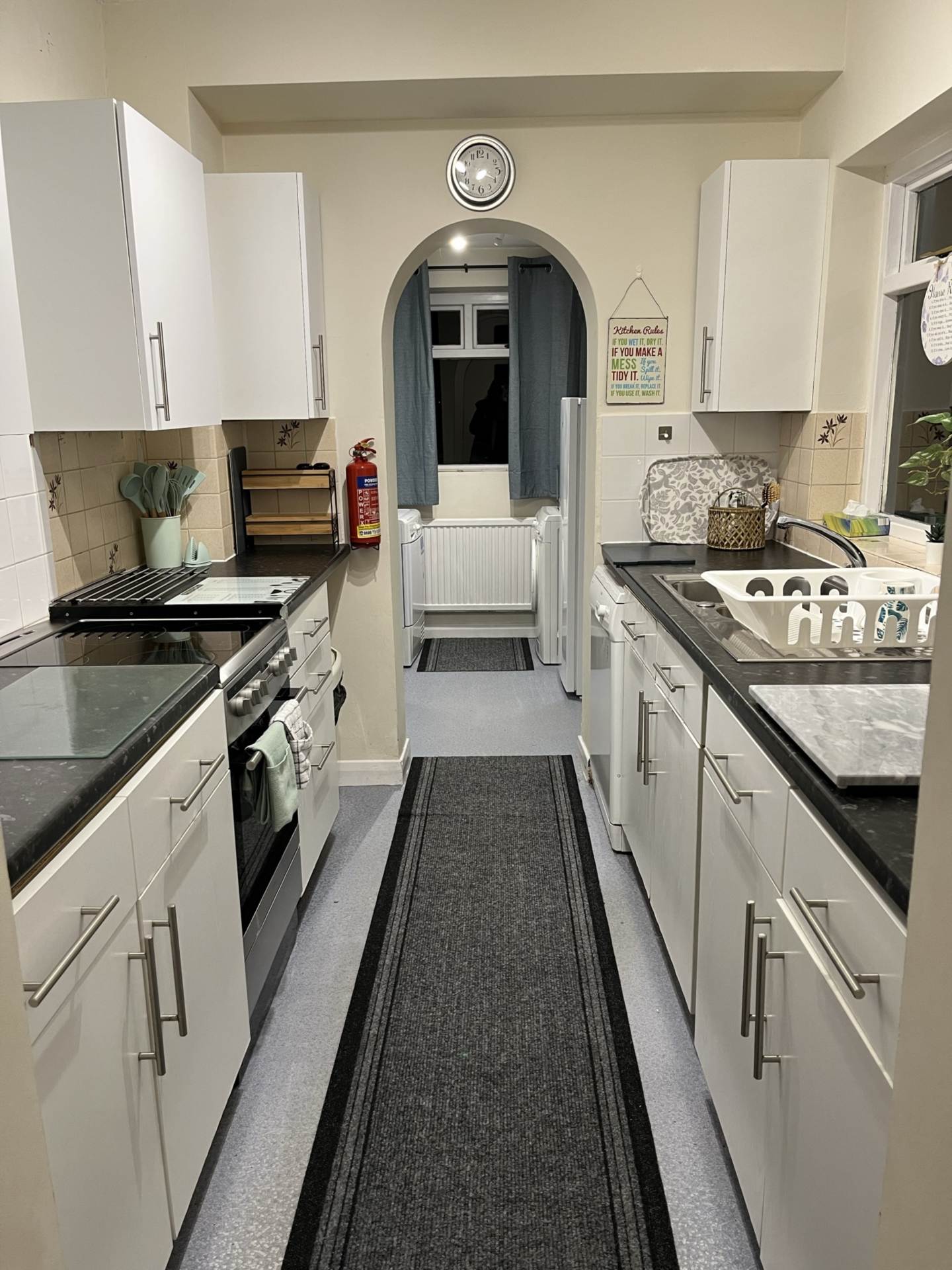 Room 3: 15 Sycamore Road, Guildford, GU1 1HJ, Image 14