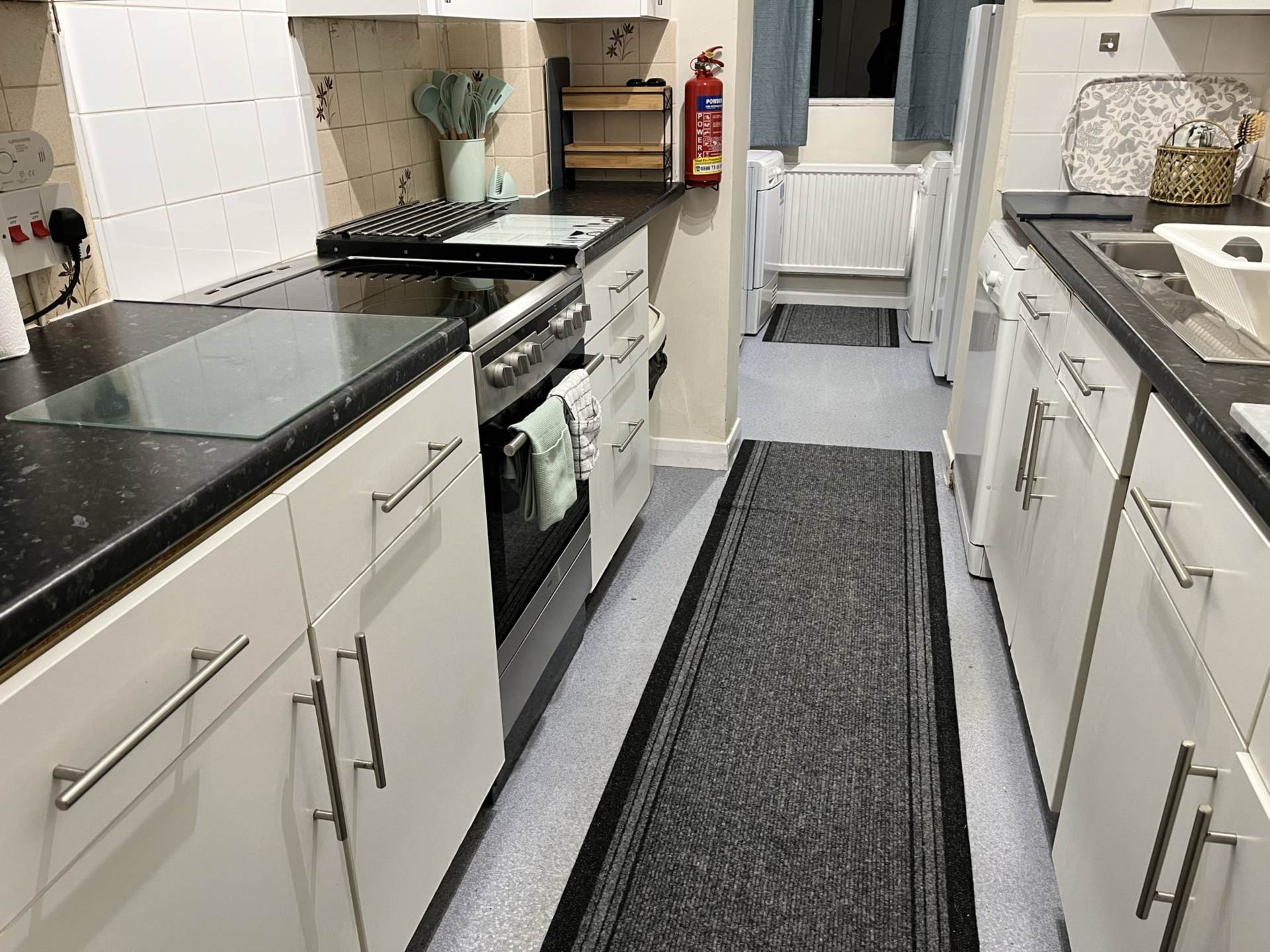 Room 3: 15 Sycamore Road, Guildford, GU1 1HJ, Image 18