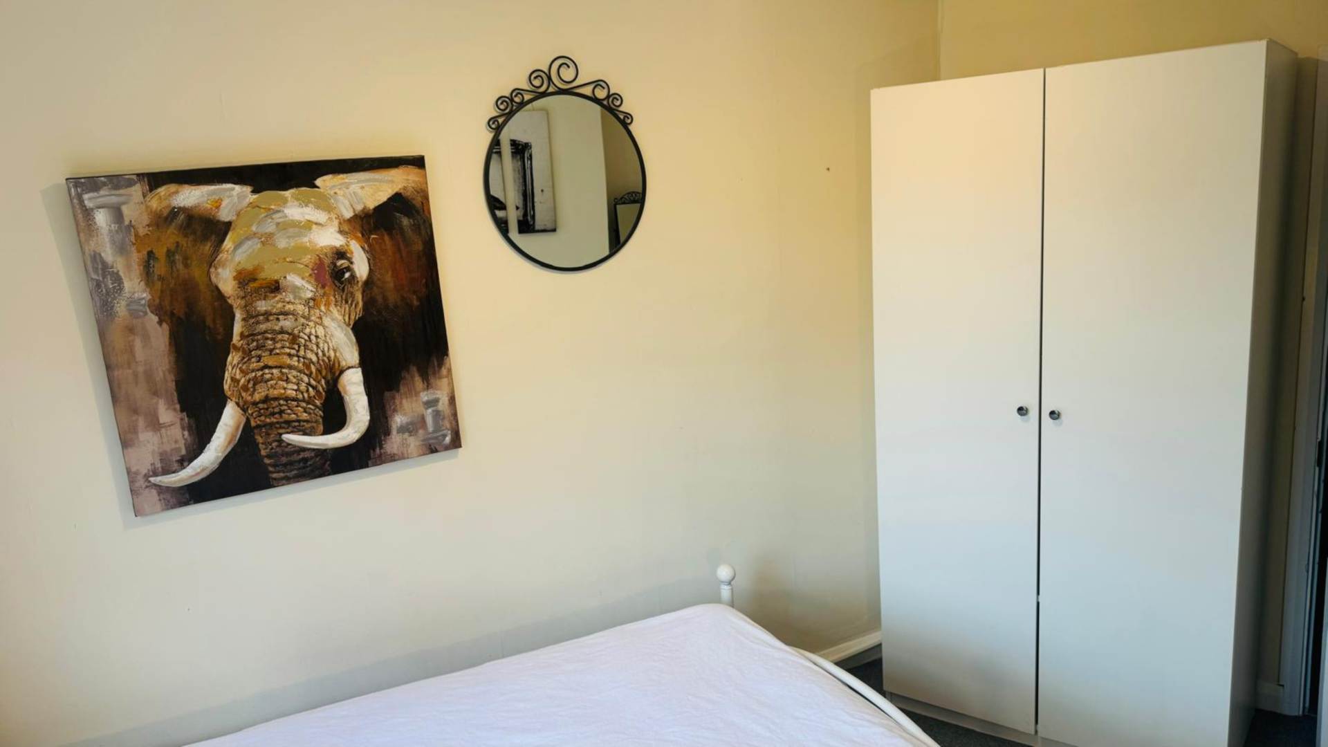 Room 3: 15 Sycamore Road, Guildford, GU1 1HJ, Image 4