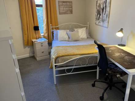 4 Bedroom Room (Double), Room 3, 15 Sycamore Road, Guildford, GU1 1HJ