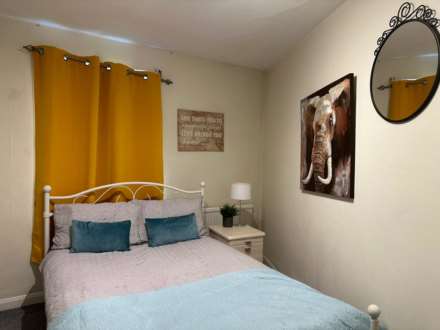 4 Bedroom Room (Double), Room 3: 15 Sycamore Road, Guildford, GU1 1HJ