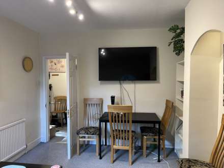 Room 3: 15 Sycamore Road, Guildford, GU1 1HJ, Image 11