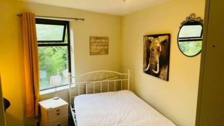 Room 3: 15 Sycamore Road, Guildford, GU1 1HJ, Image 2