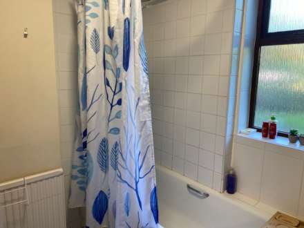 Room 3: 15 Sycamore Road, Guildford, GU1 1HJ, Image 21