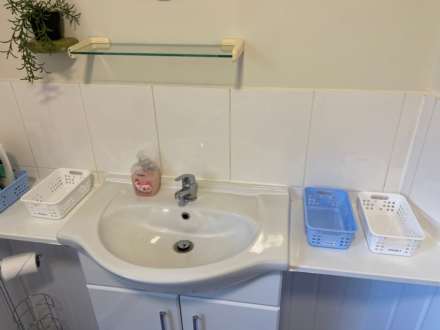 Room 3: 15 Sycamore Road, Guildford, GU1 1HJ, Image 22