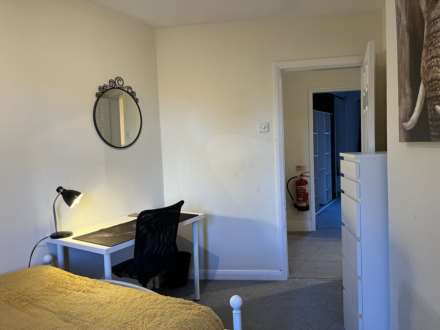 Room 3, 15 Sycamore Road, Guildford, GU1 1HJ, Image 3