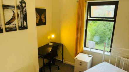 Room 3: 15 Sycamore Road, Guildford, GU1 1HJ, Image 3