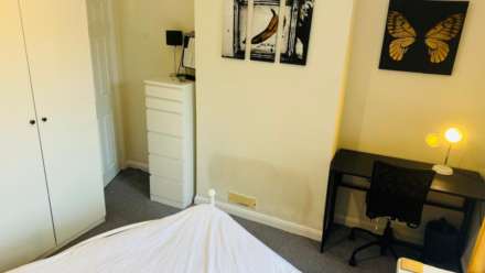 Room 3: 15 Sycamore Road, Guildford, GU1 1HJ, Image 5