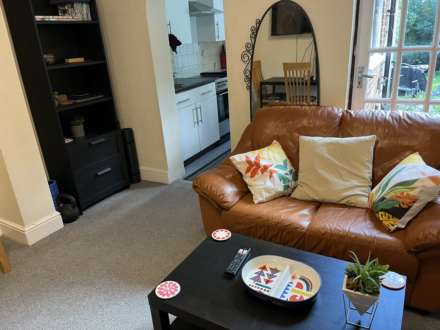 Room 3: 15 Sycamore Road, Guildford, GU1 1HJ, Image 8