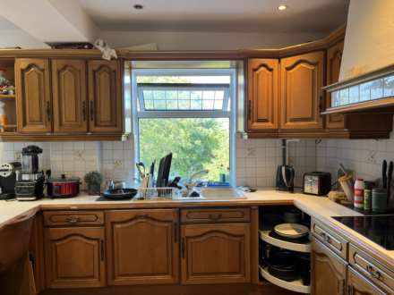 Pewley Way, Guildford, Image 10