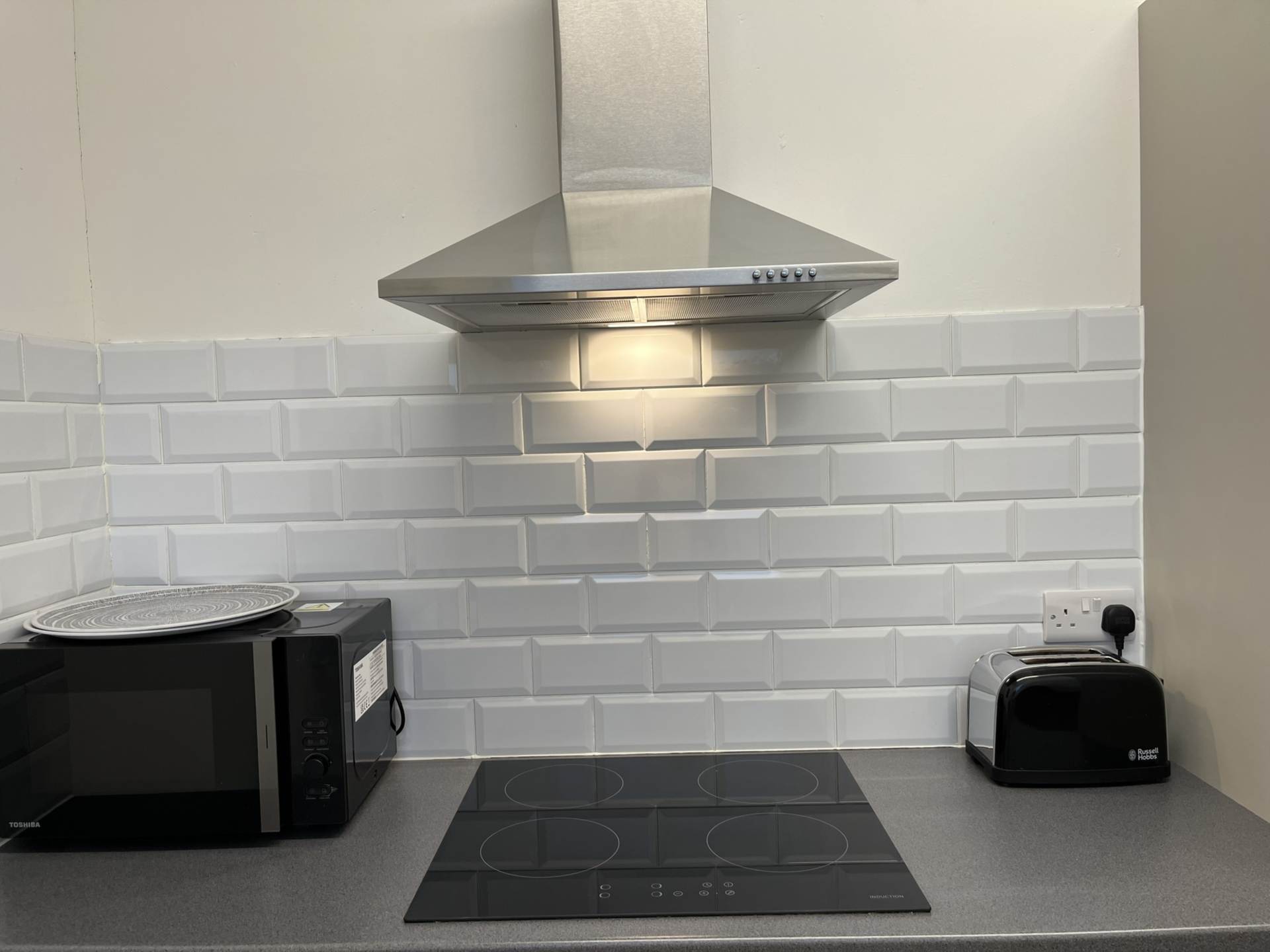 Room 2: 108A High Street, Godalming, GU7 1DW, Image 18
