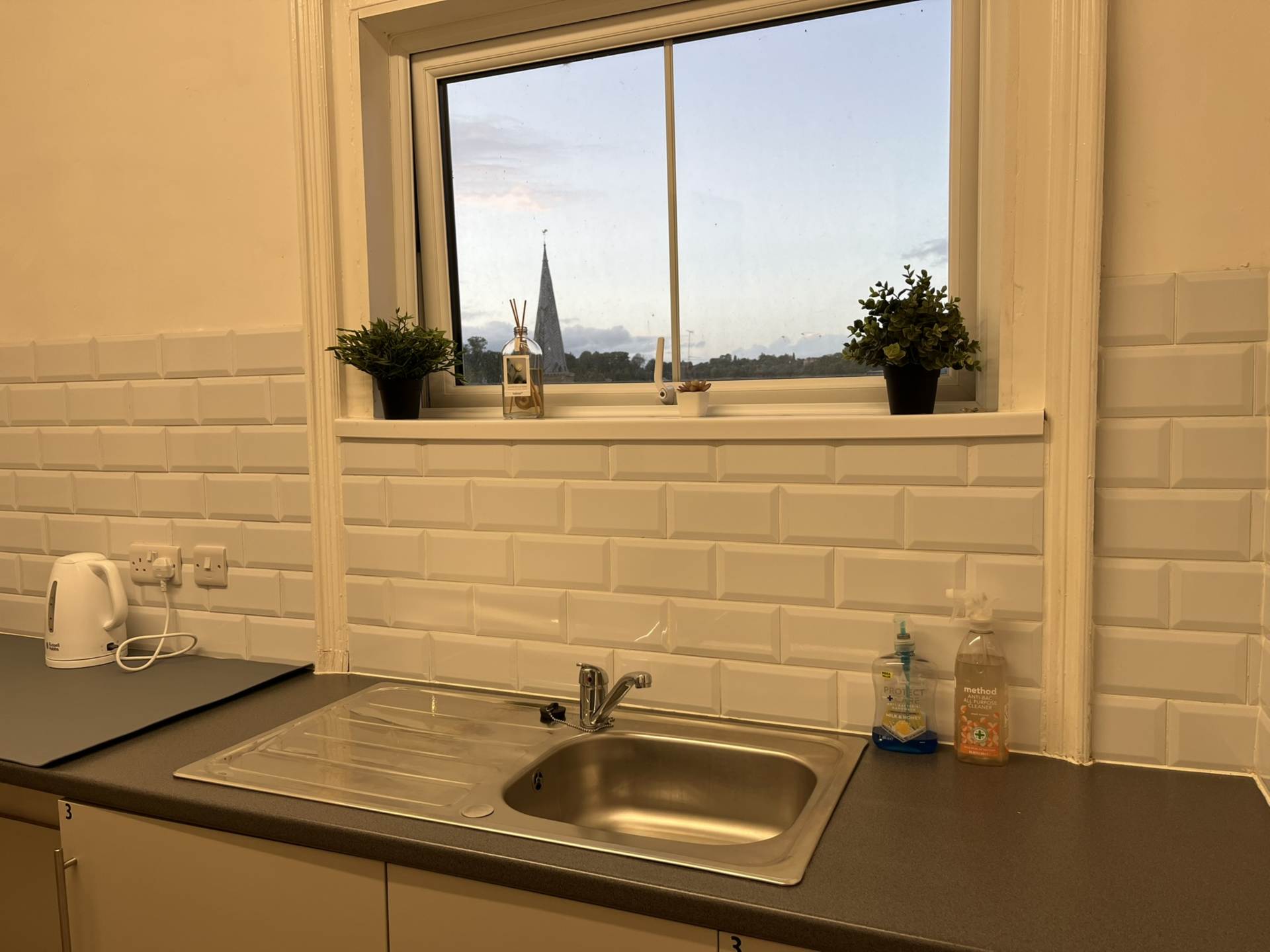Room 2: 108A High Street, Godalming, GU7 1DW, Image 19