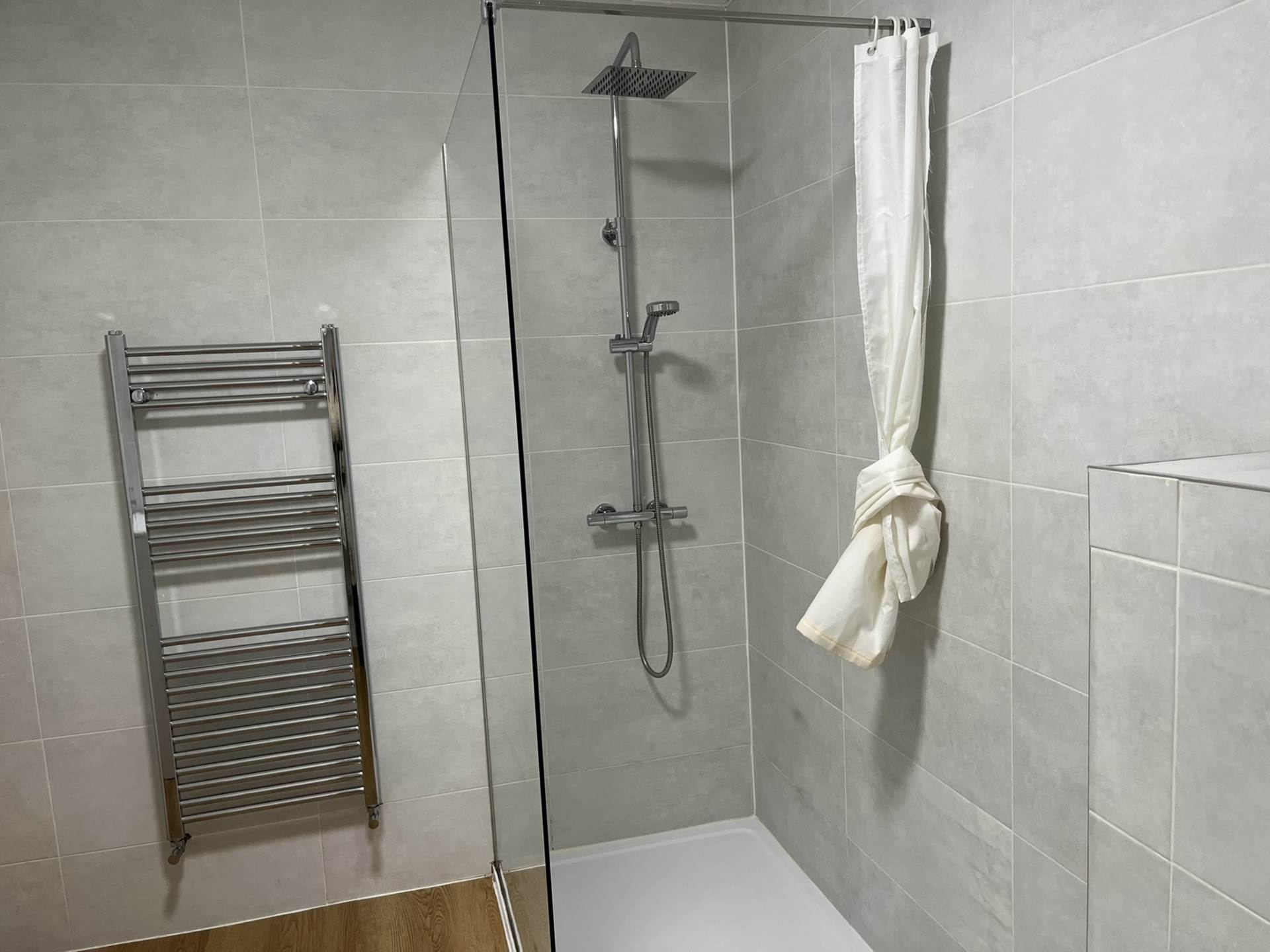 Room 2: 108A High Street, Godalming, GU7 1DW, Image 20