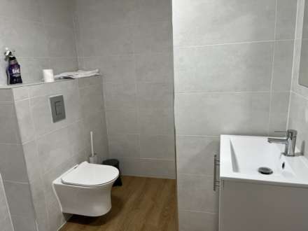 Room 2: 108A High Street, Godalming, GU7 1DW, Image 21