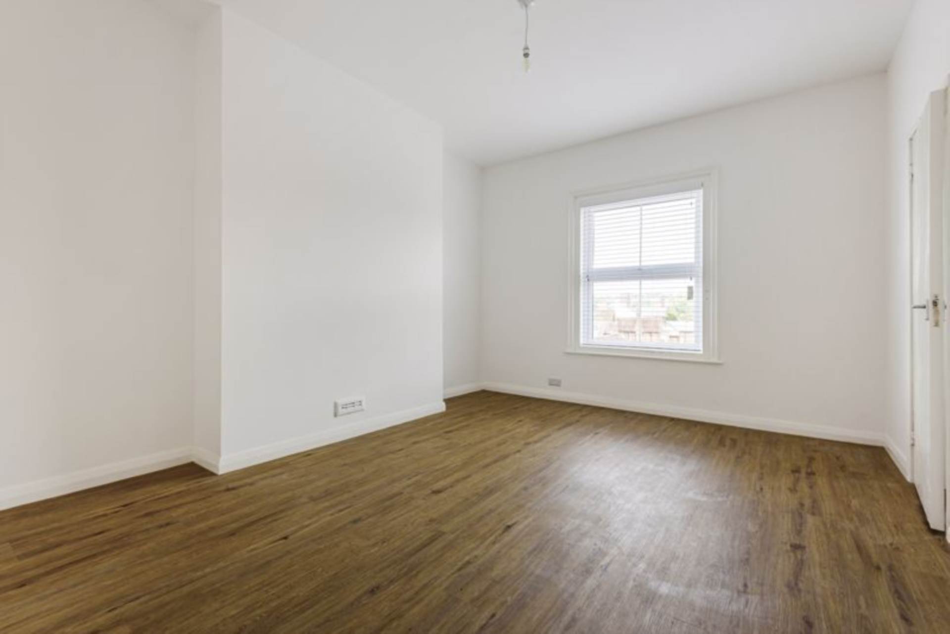 Room 3: 108A High Street, Godalming, GU7 1DW, Image 1