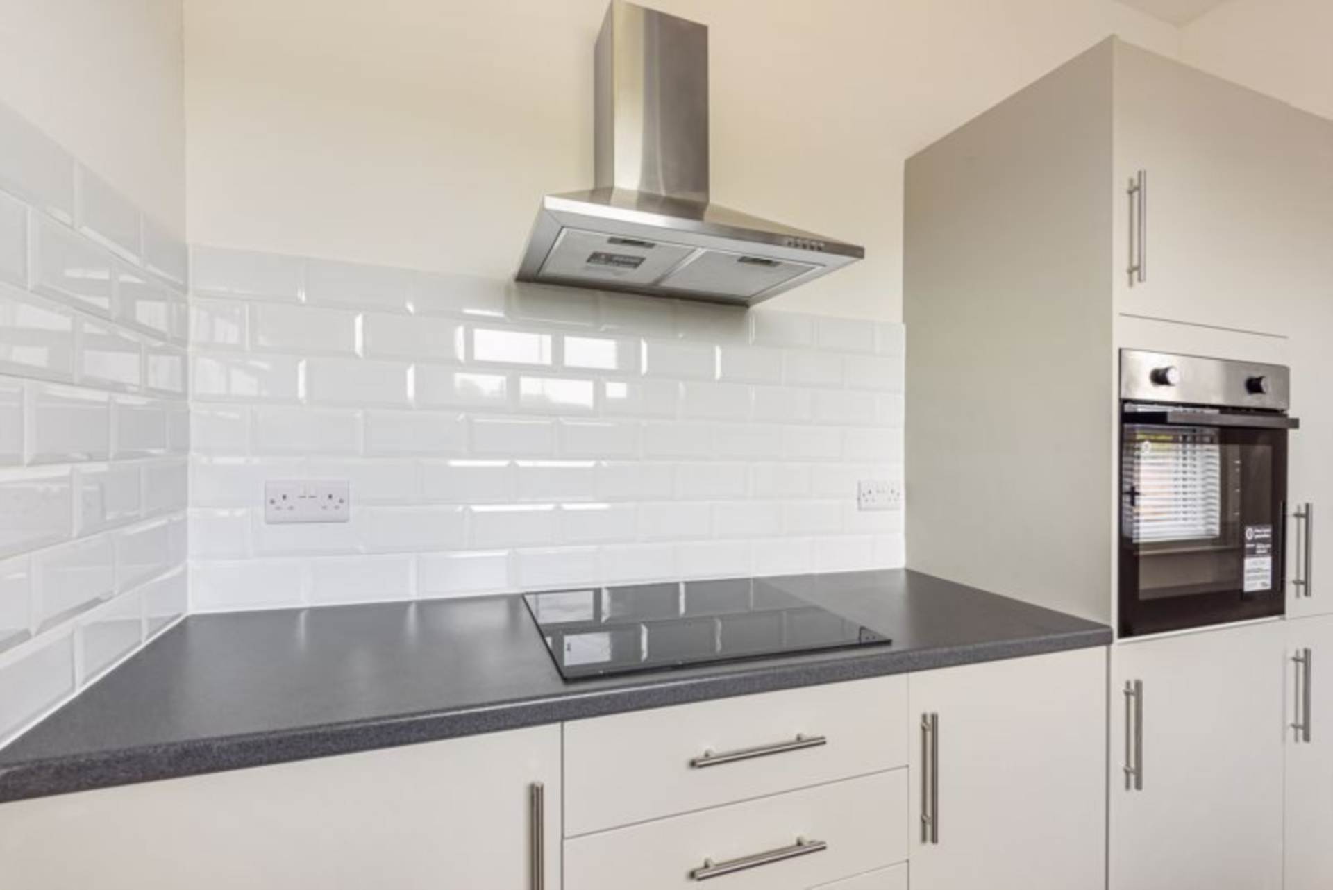 Room 3: 108A High Street, Godalming, GU7 1DW, Image 3