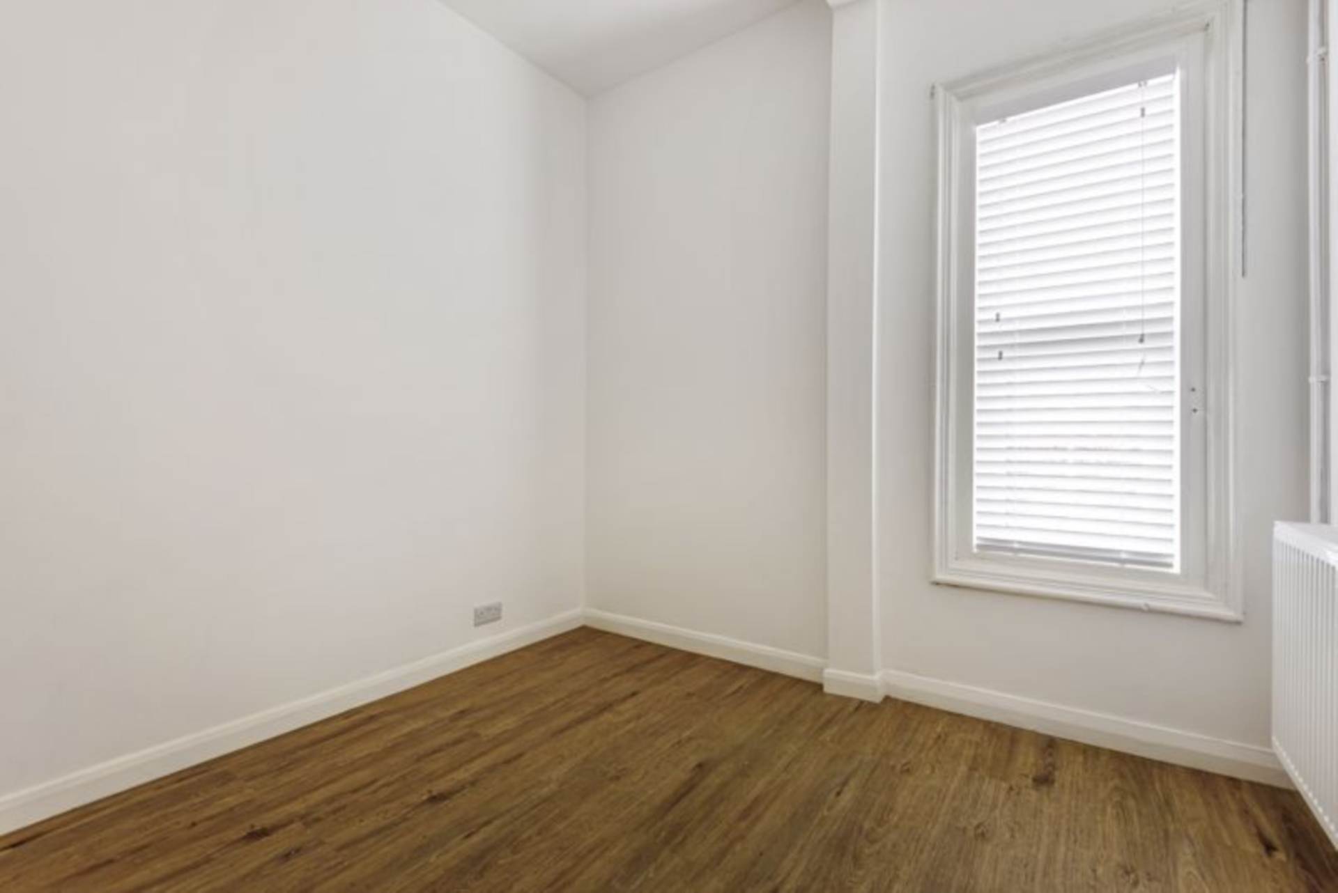 Room 3: 108A High Street, Godalming, GU7 1DW, Image 7