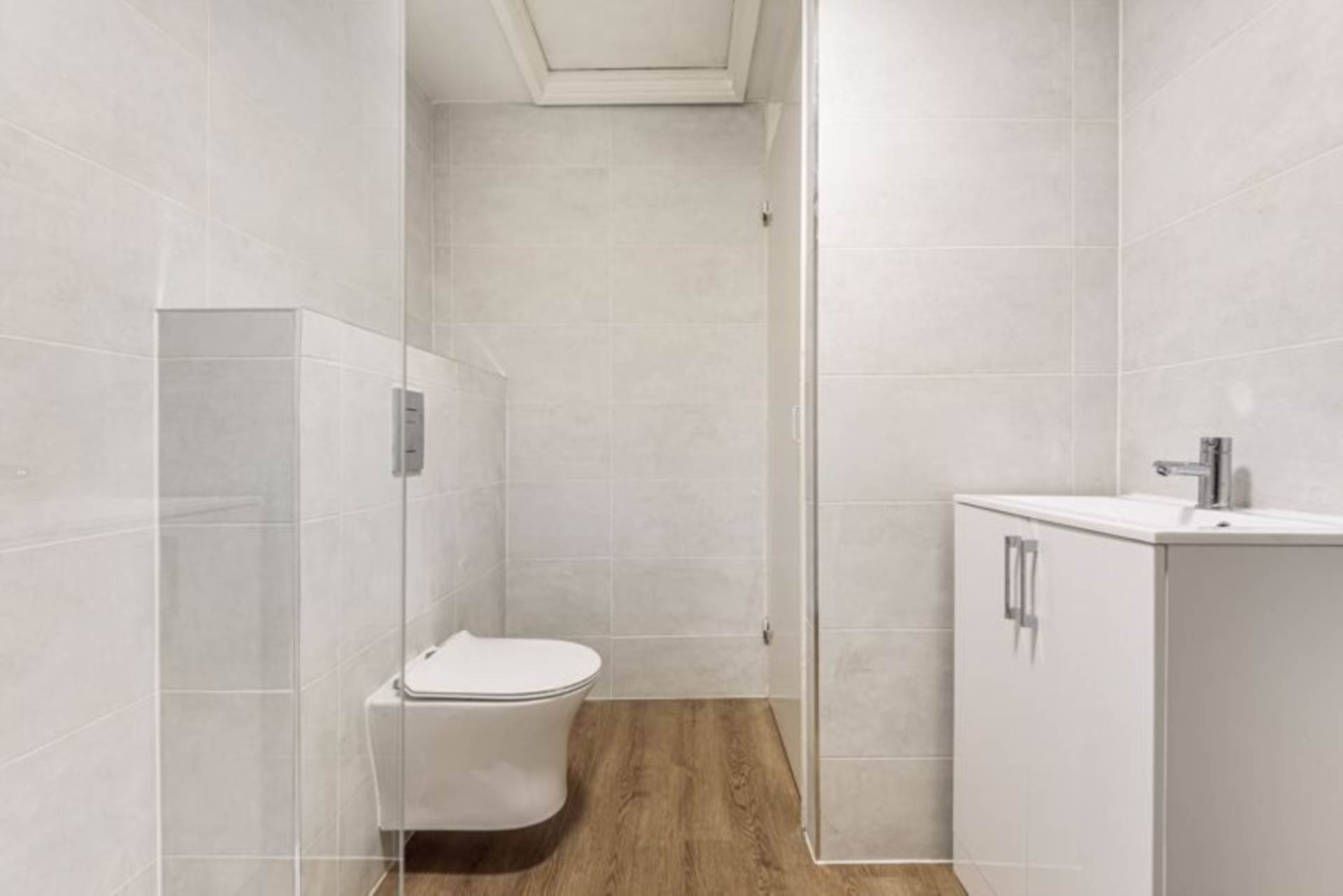 Room 3: 108A High Street, Godalming, GU7 1DW, Image 9