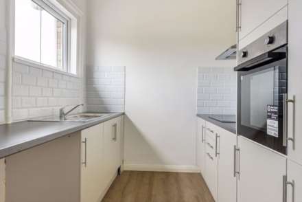 Room 3: 108A High Street, Godalming, GU7 1DW, Image 2